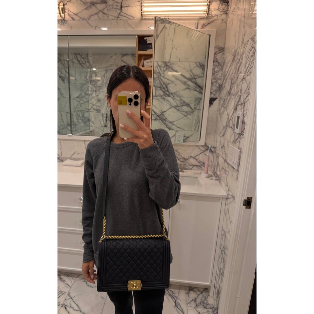 AUTHENTIC Chanel Boy Bag.- Navy Quilted Large
